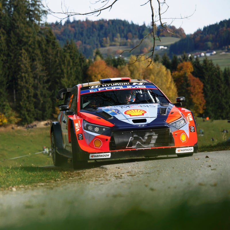 [2025 WRC 12R] 현대 월드랠리팀 타낙, 포디엄 피니시로 챔피언 경쟁의 불씨를 살리다