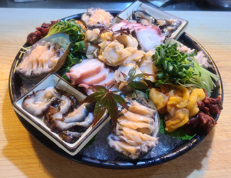 강릉 동해바다횟집 동해바다샾1971 대표님 회 밑에 까는거 뭐예요?