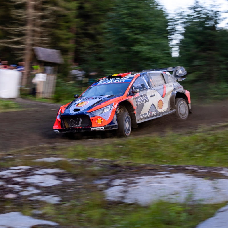 [2025 WRC 9R] 현대 월드랠리팀, 핀란드 랠리에서 페널티와 타이어 파손으로 고전하다
